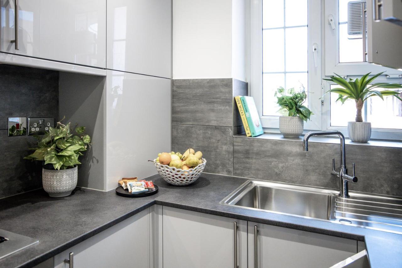 Cosy 4-Bedroom Apartment Next To Borough 伦敦 外观 照片