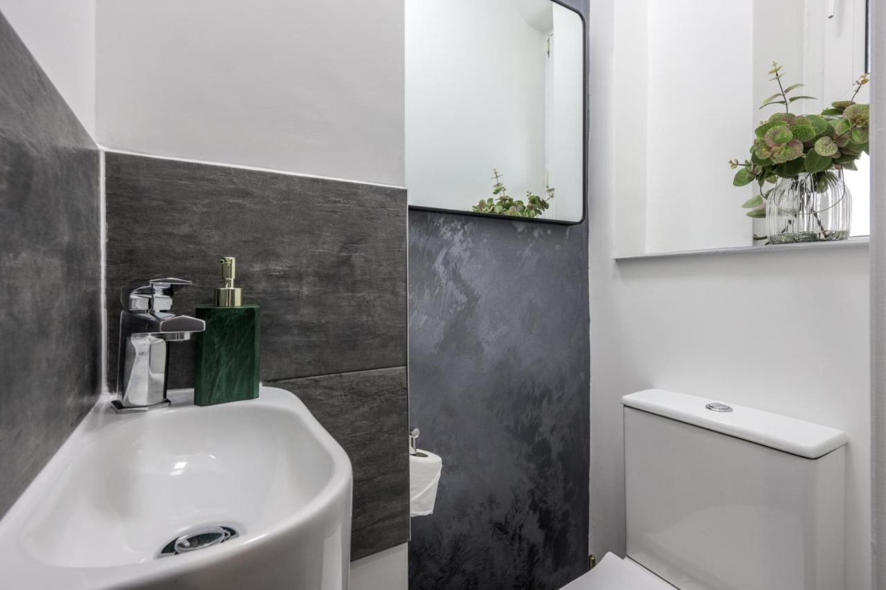 Cosy 4-Bedroom Apartment Next To Borough 伦敦 外观 照片
