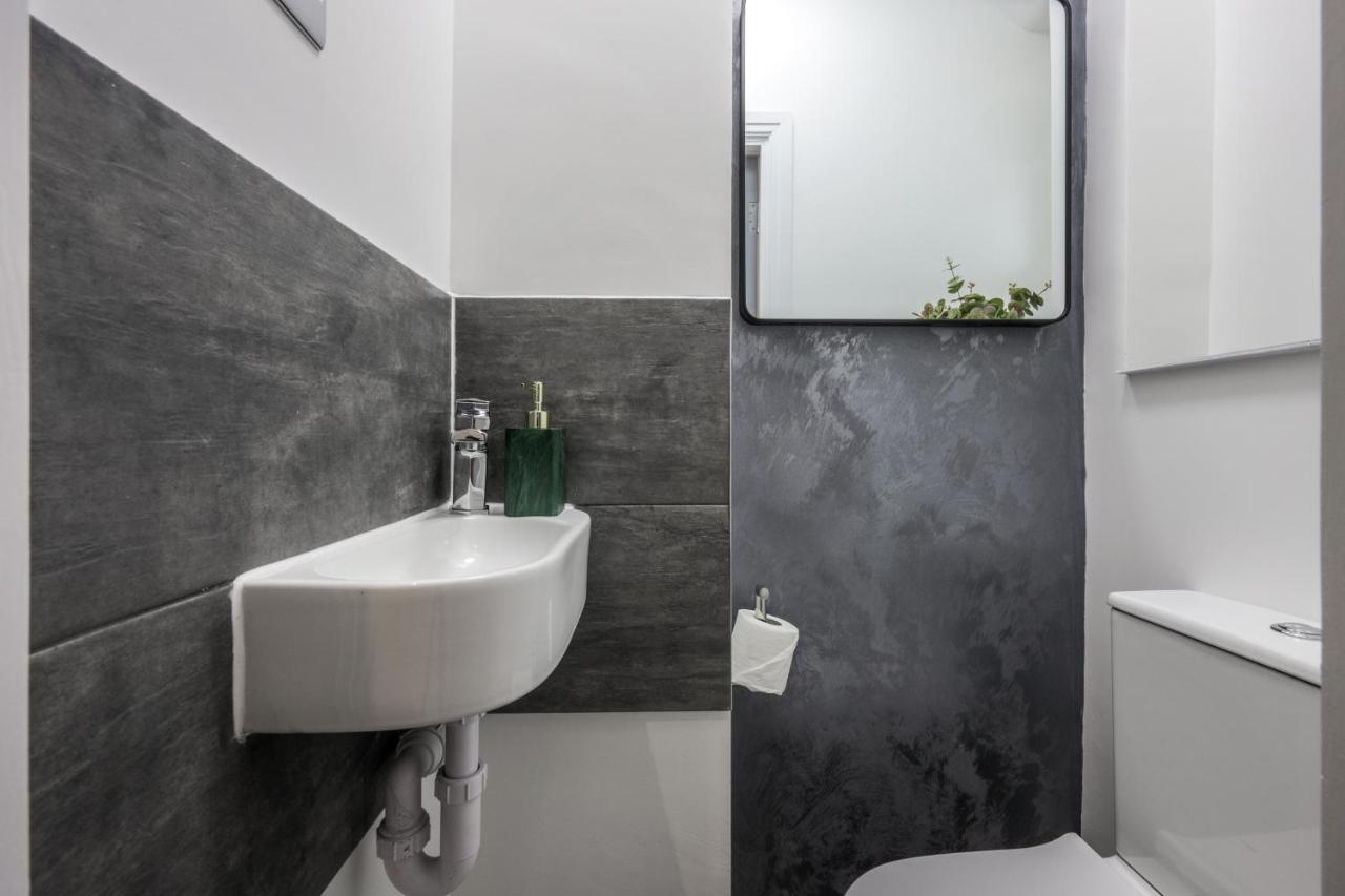 Cosy 4-Bedroom Apartment Next To Borough 伦敦 外观 照片