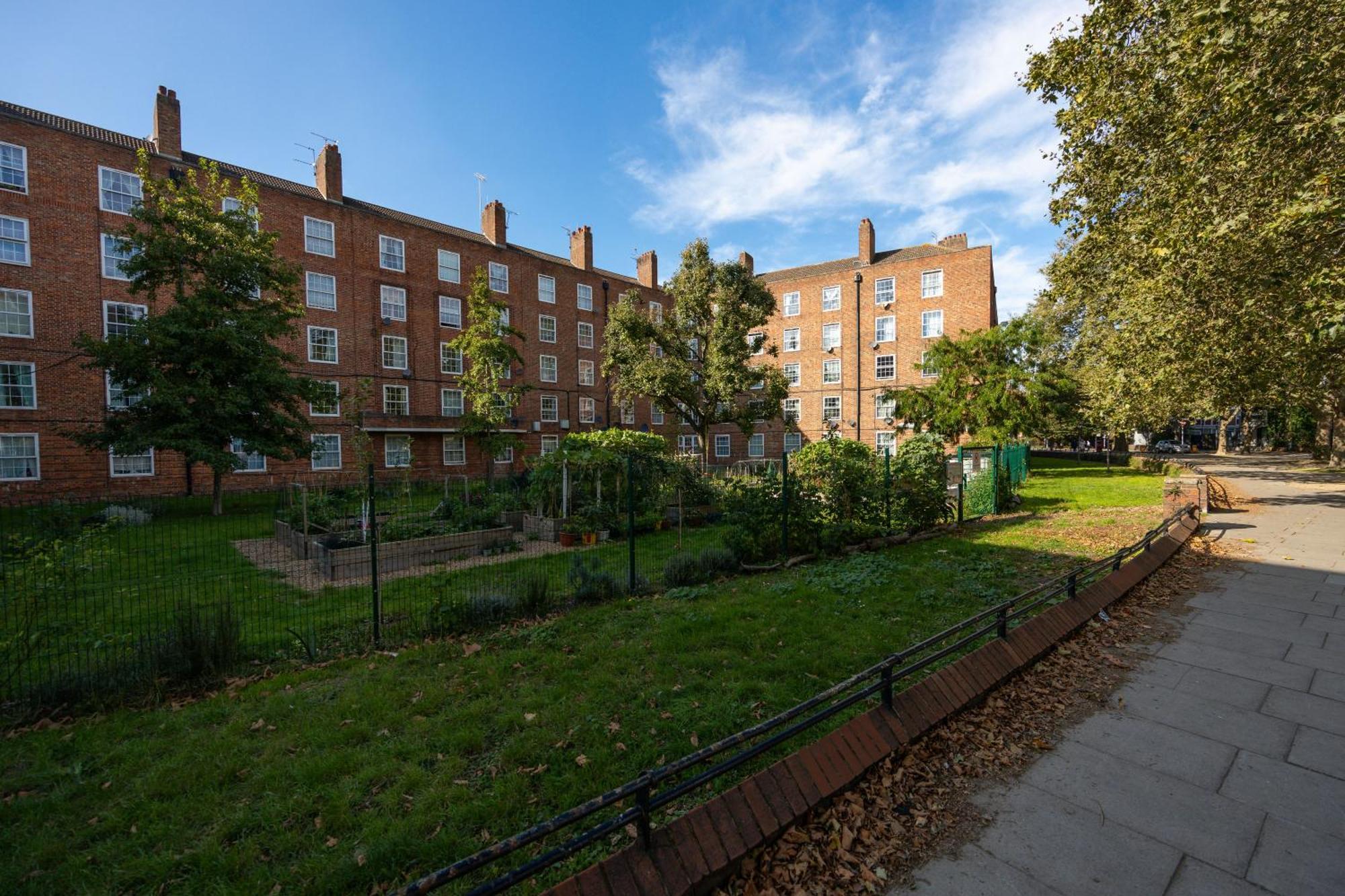 Cosy 4-Bedroom Apartment Next To Borough 伦敦 外观 照片
